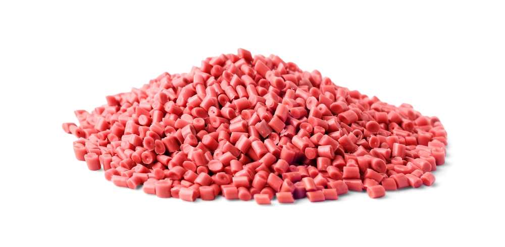 Pile,Of,Red,Plastic,Granules,Isolated,On,White