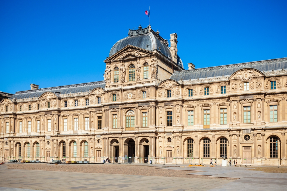 heritage building facade Le louvre