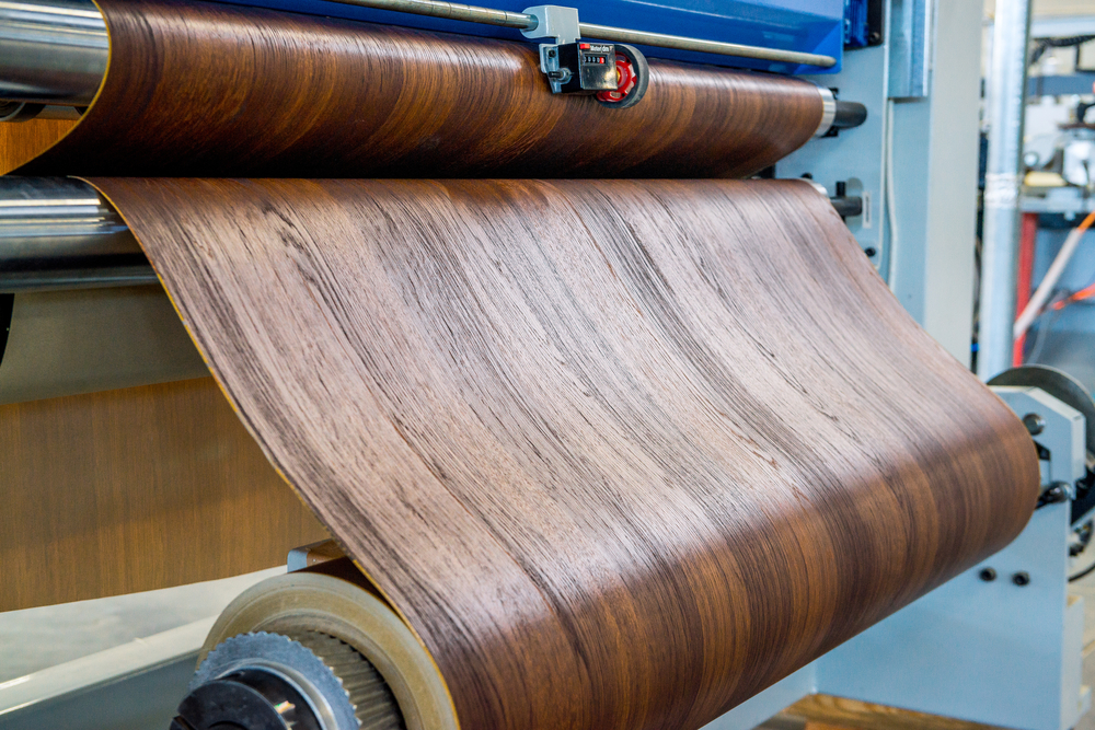 Machine,For,Application,Of,Adhesive,On,Lamella.,Veneering,Of,Veneers